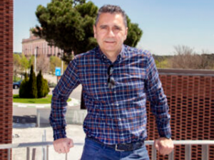 MoisésDespués de una larga trayectoria tanto en el ámbito profesional como personal pienso que ha llegado el momento de aportar y ayudar a mi país en la primera línea, y que mejor forma de hacerlo que afiliándome al partido de toda mi vida, el PP.